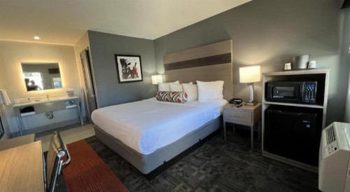 Pacific Motor Inn - image 36