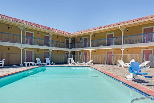 Days Inn by Wyndham San Jose Convention Center - image 4