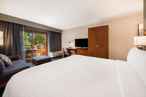 Sonesta Select San Jose Airport - image 2