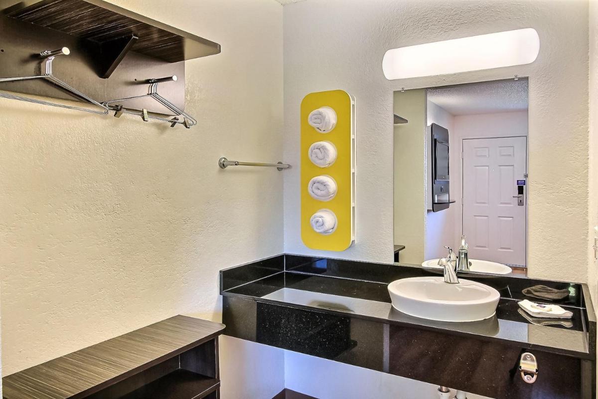 Motel 6-San Jose CA - Airport - image 7