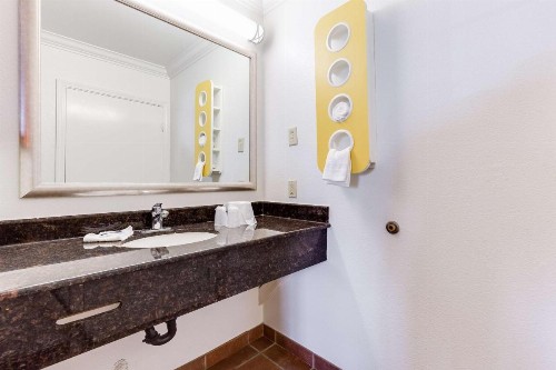 Motel 6-San Jose CA - Convention Center - image 8