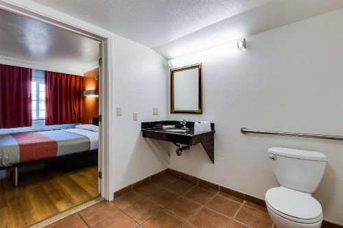 Motel 6-San Jose CA - Convention Center - image 13