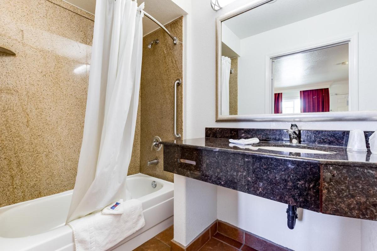 Motel 6-San Jose CA - Convention Center - image 5