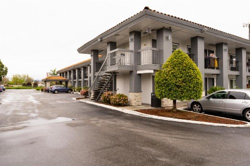 Fontaine Inn - image 2