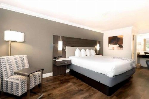 Fontaine Inn - image 23