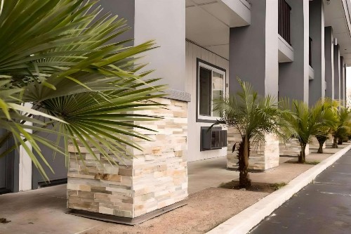 Fontaine Inn - image 26