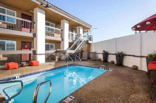 Fontaine Inn - image 30