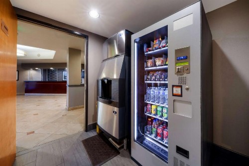 Best Western Lanai Garden Inn & Suites - image 10
