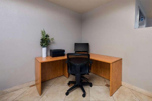 Best Western Lanai Garden Inn & Suites - image 11