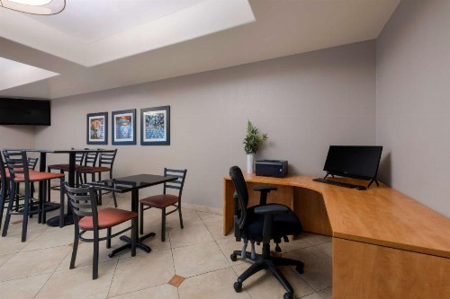 Best Western Lanai Garden Inn & Suites - image 12