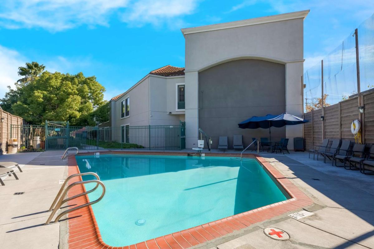 Best Western Lanai Garden Inn & Suites - image 2