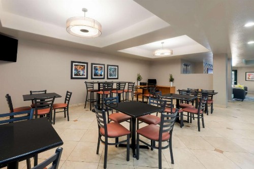 Best Western Lanai Garden Inn & Suites - image 9