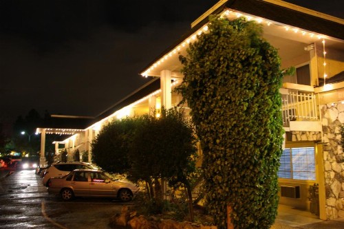 Caravelle Inn & Suites - image 12