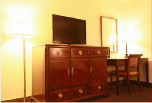 Caravelle Inn & Suites - image 14