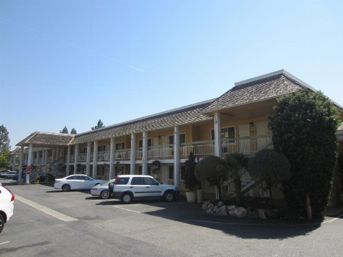 Caravelle Inn & Suites - image 5