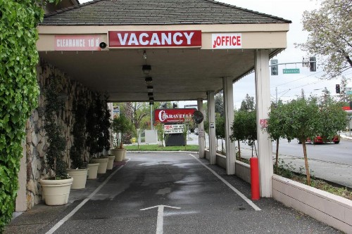 Caravelle Inn & Suites - image 6