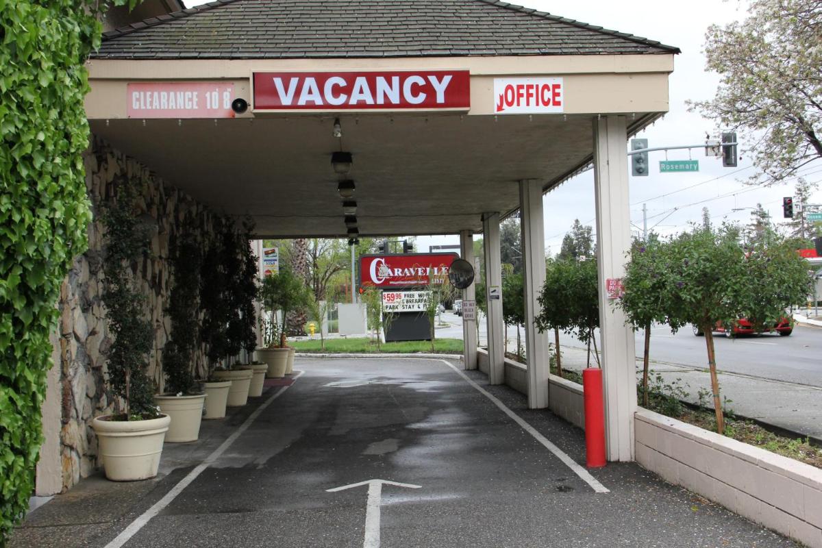 Caravelle Inn & Suites - image 6