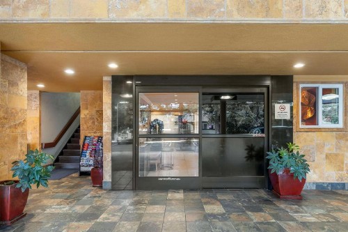 Best Western Plus Airport Plaza - image 12