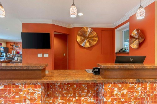 Best Western Plus Airport Plaza - image 13
