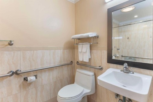 Best Western Plus Airport Plaza - image 34