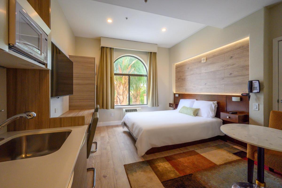 Studios Inn - main image