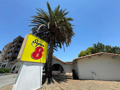 EZ 8 Motel San Jose II - image 11