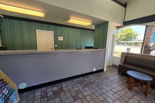 EZ 8 Motel San Jose II - image 3