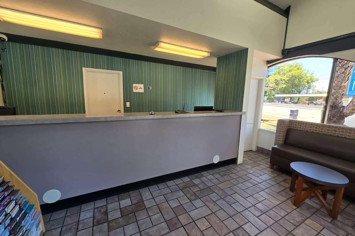 EZ 8 Motel San Jose II - image 3