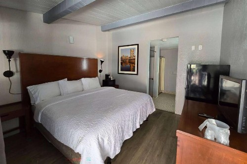 EZ 8 Motel San Jose II - image 7