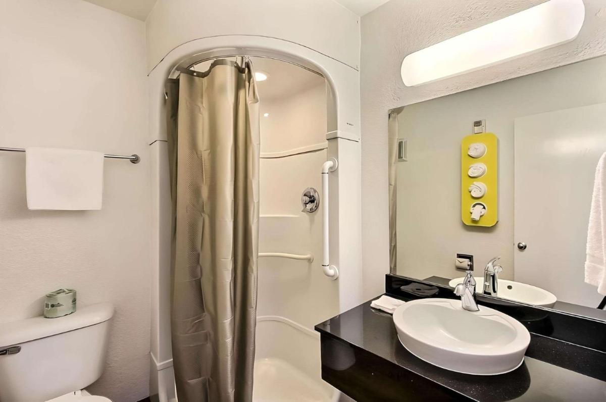 Motel 6-San Jose CA - South - image 5