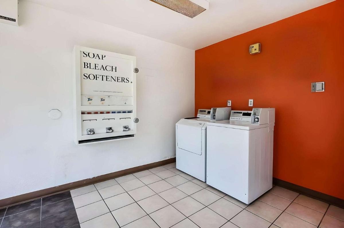 Motel 6-San Jose CA - South - image 7