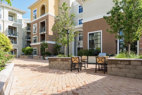 Global Luxury Suites at Baypointe Station - image 10