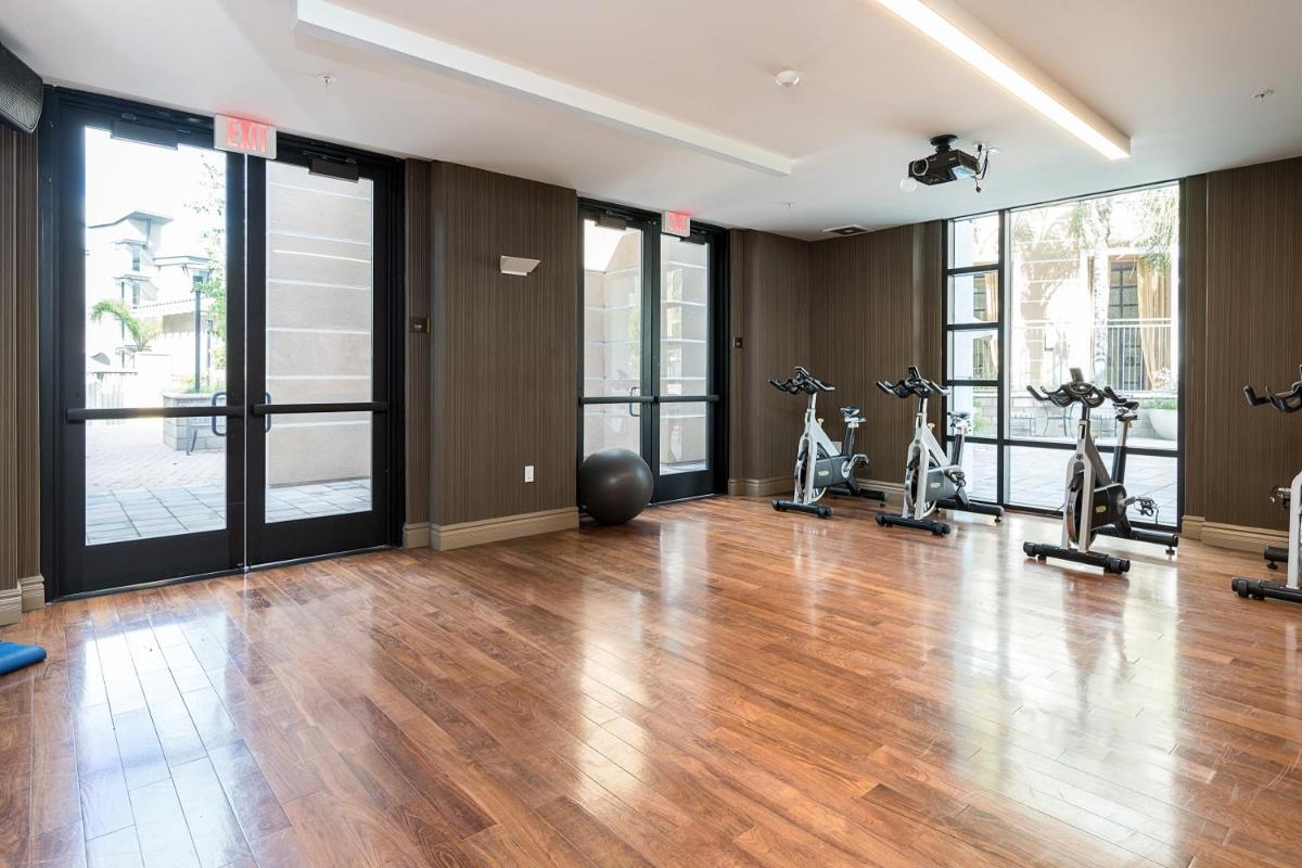 Global Luxury Suites at Baypointe Station - image 6