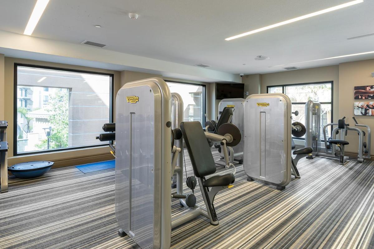 Global Luxury Suites at Baypointe Station - image 7