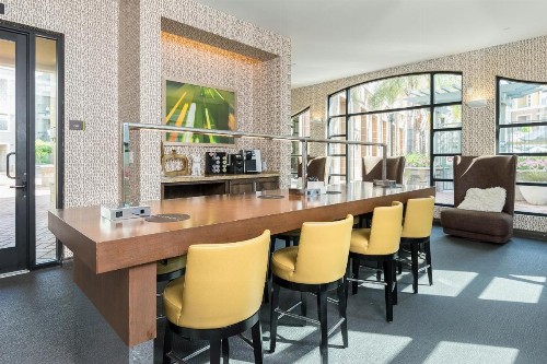 Global Luxury Suites at Baypointe Station - image 9