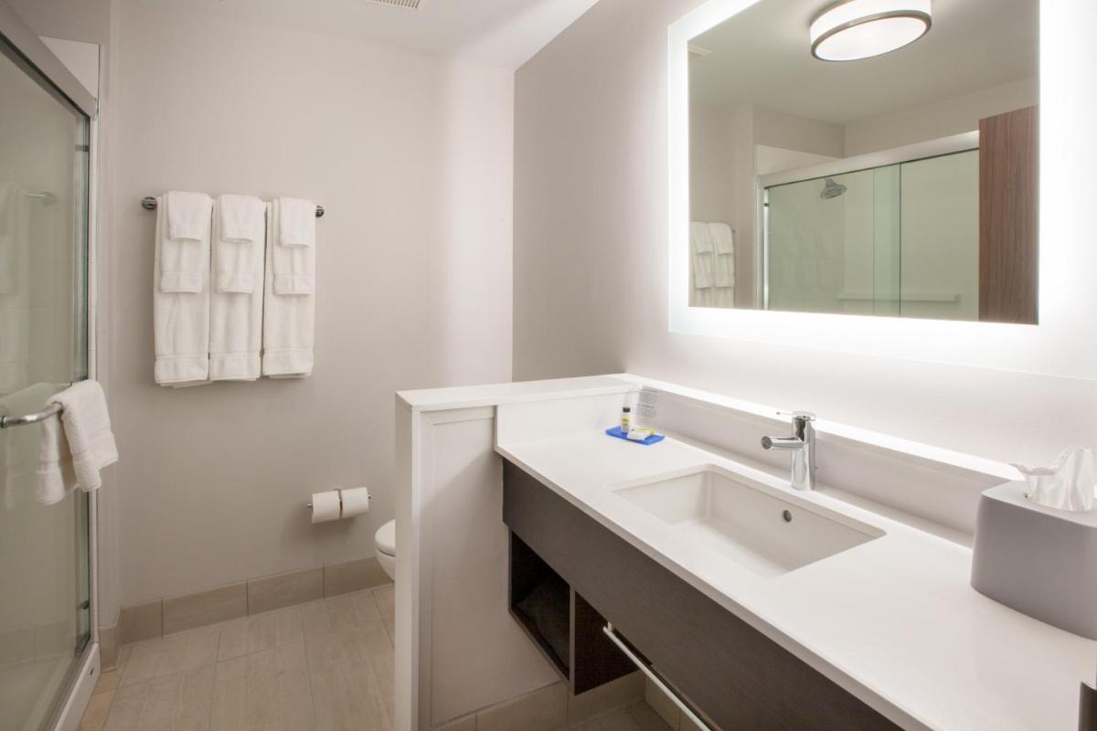 Holiday Inn Express & Suites - San Jose Airport an IHG Hotel - image 2