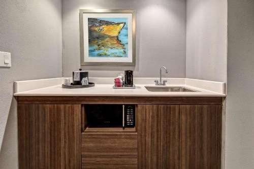 Hampton Inn & Suites San Jose Airport - image 17