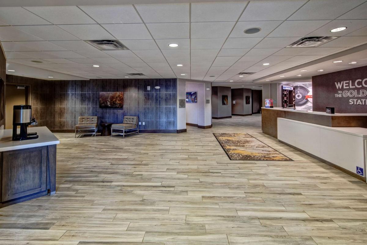 Hampton Inn & Suites San Jose Airport - image 4
