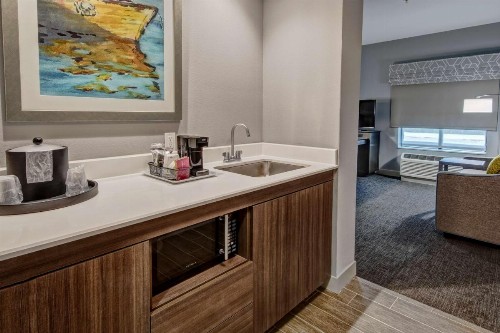 Hampton Inn & Suites San Jose Airport - image 9