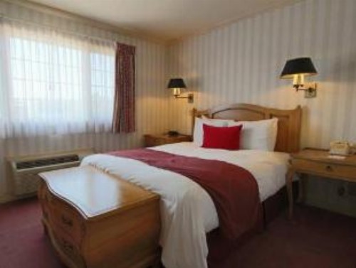 Woodcrest Hotel