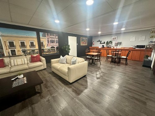 S.J. Suites Hotel - image 9