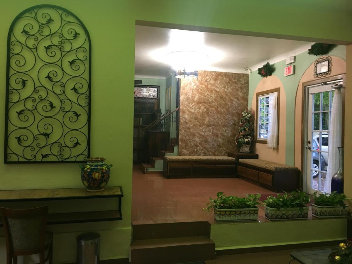Hotel Iberia - San Juan - image 4