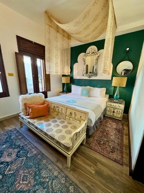 CasaBlanca Hotel - image 2