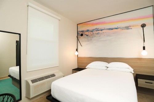 The Tryst Beachfront Hotel - image 20