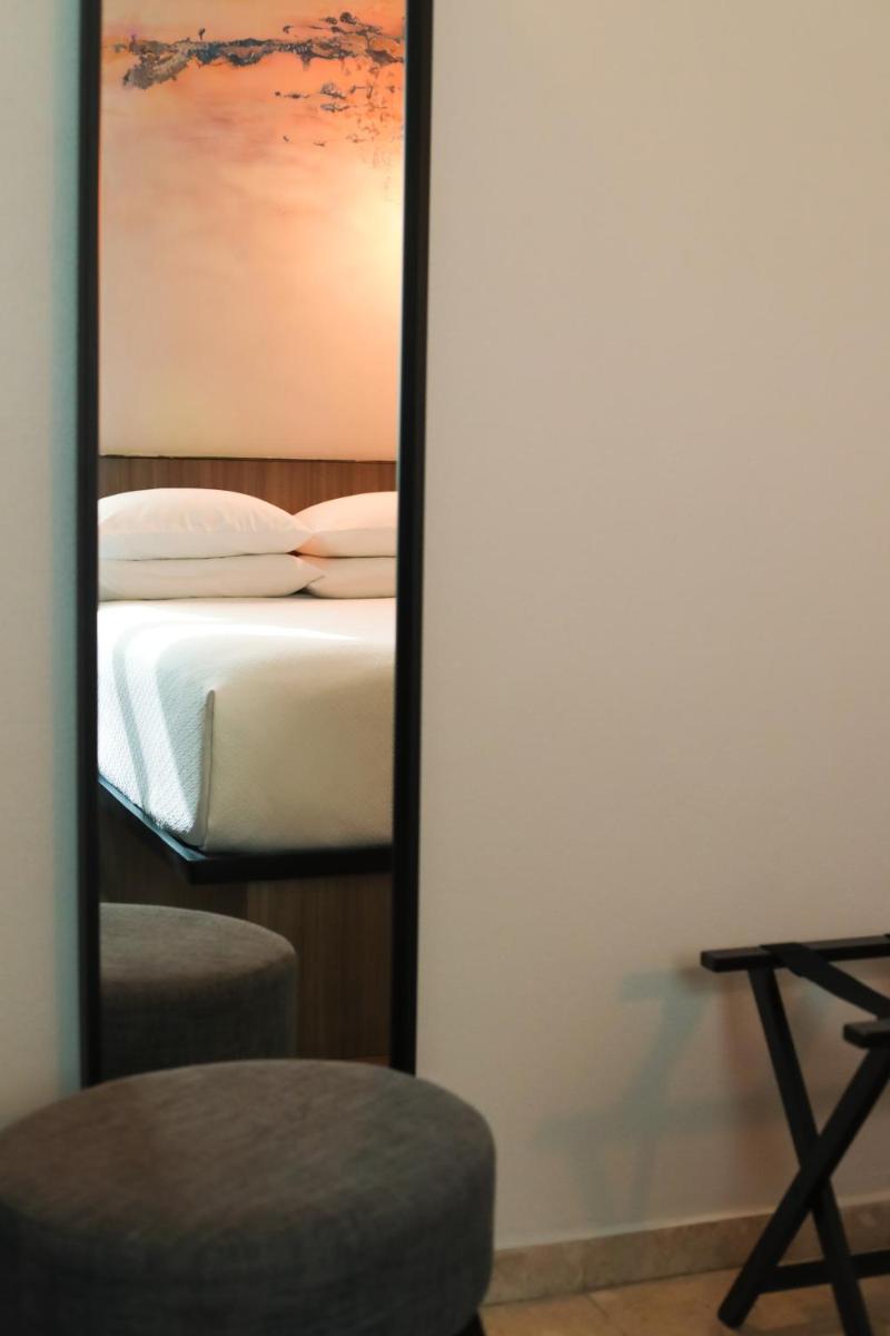 The Tryst Beachfront Hotel - image 7