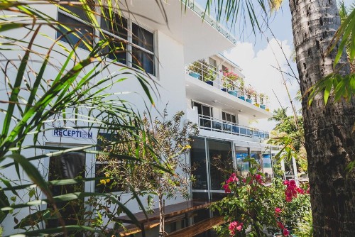 Numero Uno Beach House - image 13