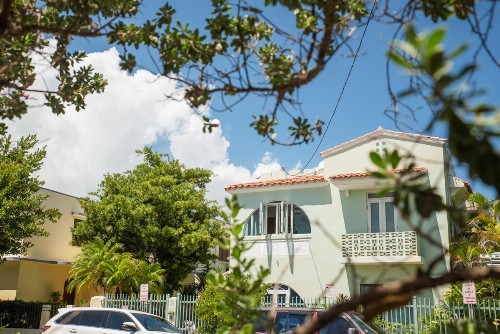 Numero Uno Beach House - image 21