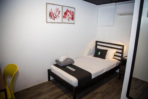 Nomada Urban Beach Hostel - image 3