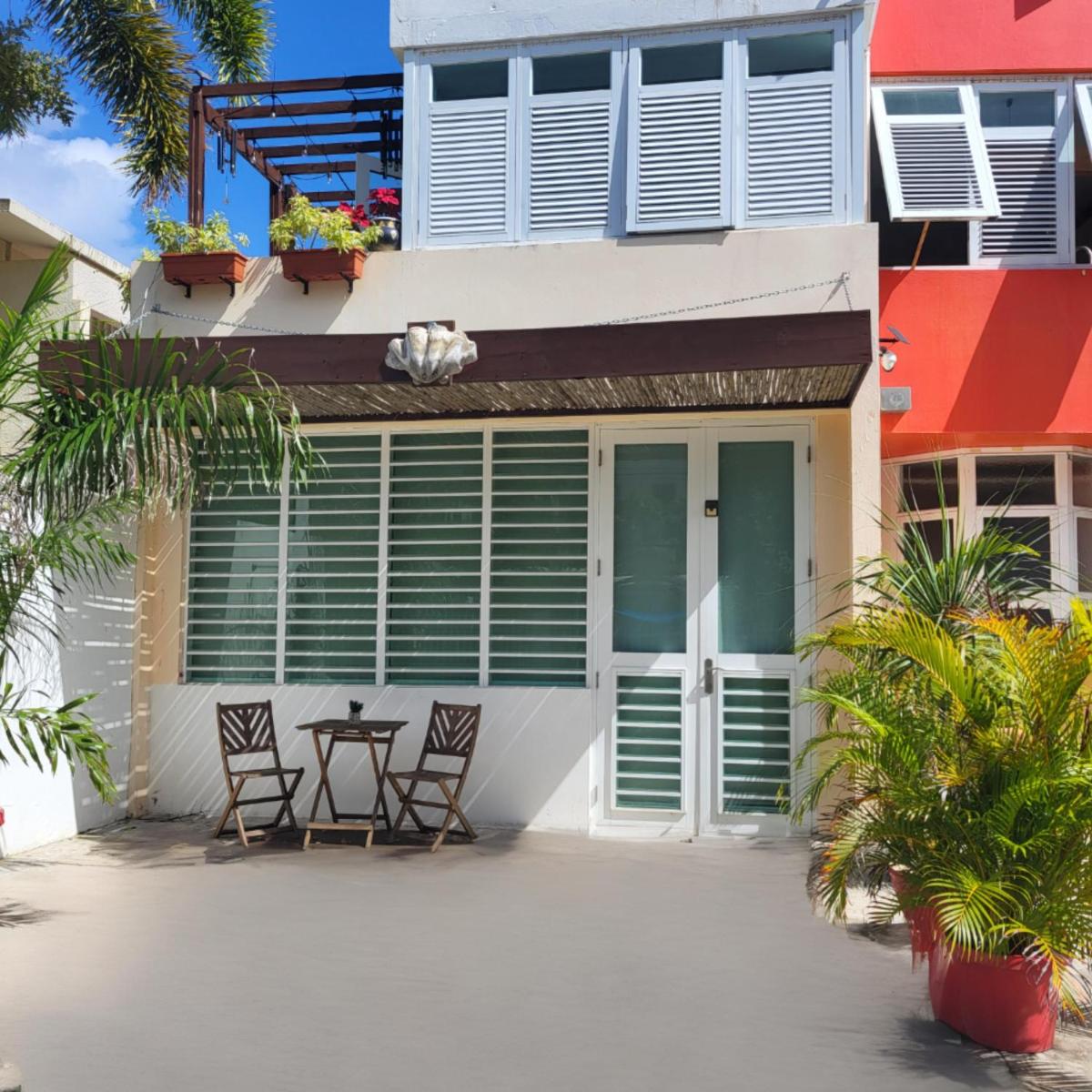 Cozy Beach Apartment - image 3