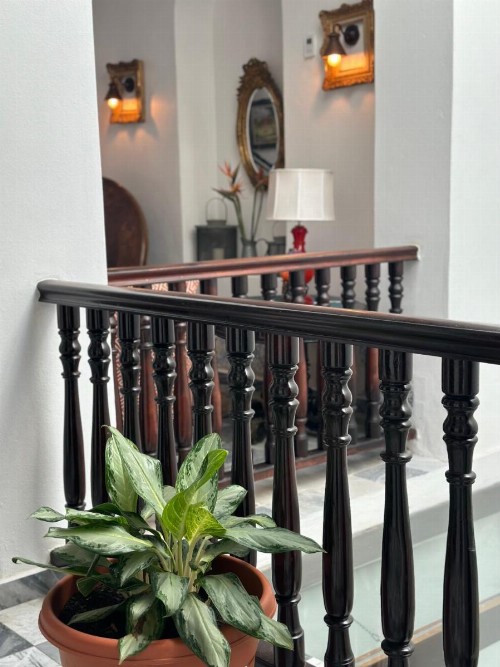 352 Guest House - image 13